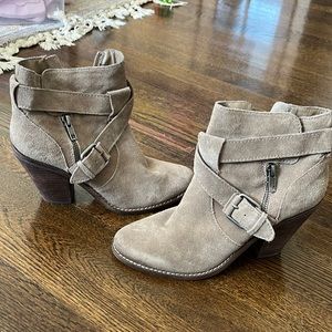 Dolce vita boots size 7 taupe color